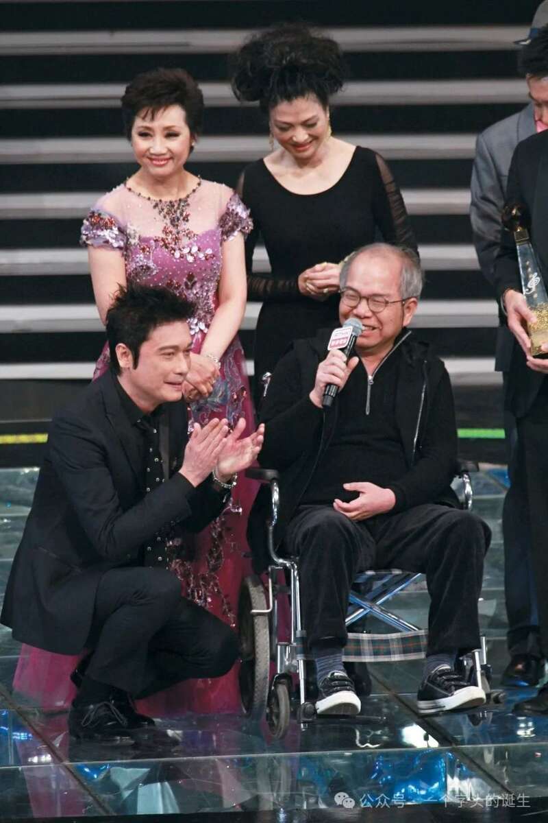 《万里长城永不倒》词作者、香港“词圣”卢国沾逝世