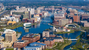 托马斯·弗里德曼：我看到了未来，却不在美国_凤凰网-AI Express News