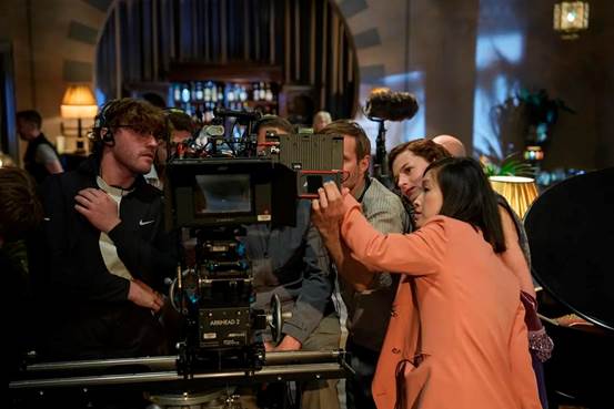 《黑镜》归来爆红,华人女导演入行 6 年,一集封神 《黑镜》归来爆红,华人女导演入行 6 年,一集封神