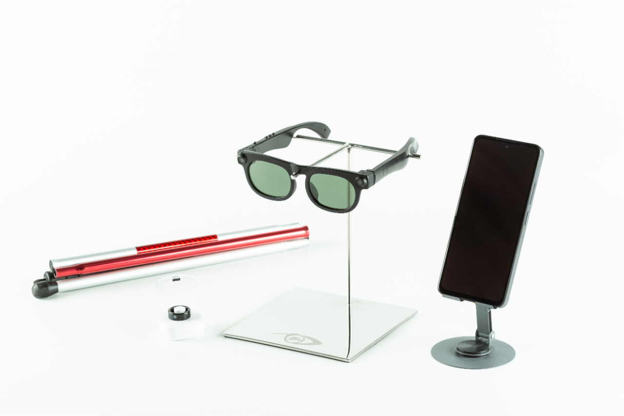 图片[1]-国内首款AI助盲眼镜发布，基于通义千问打造-AI Express News