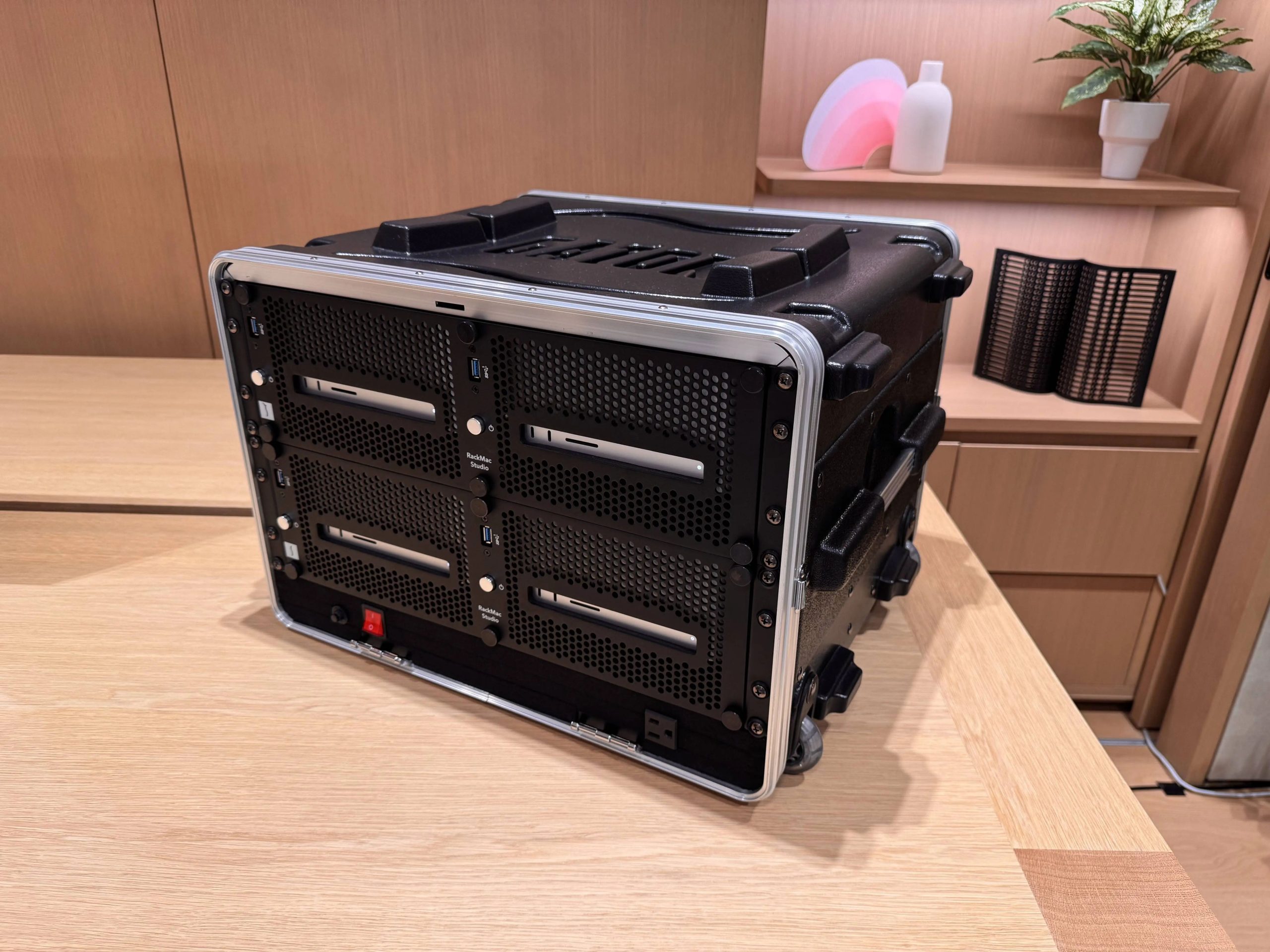 图片[11]-Apple Silicon 五周年，无心插柳长出了一片 AI 市场｜硬哲学-AI Express News