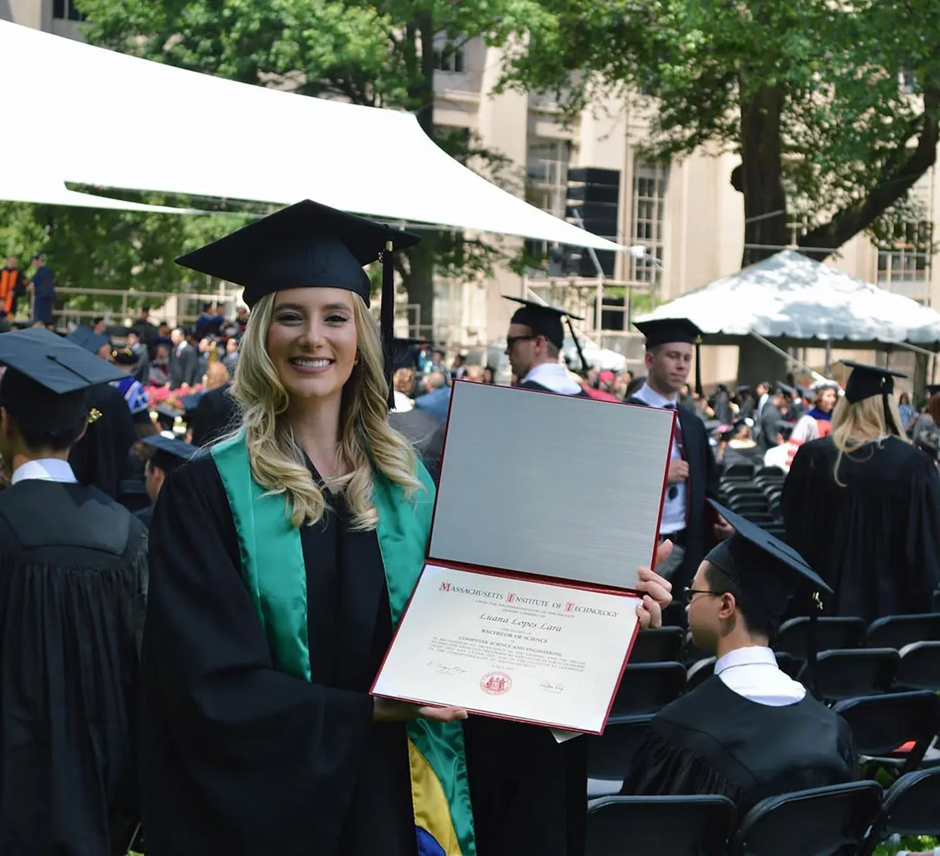 图片[13]-她取代华裔天才成为最年轻女亿万富豪，曾是芭蕾舞者，颜值超高智商更高……-AI Express News