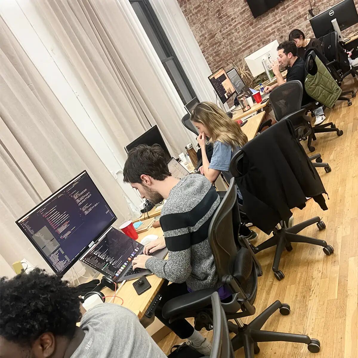 图片[28]-她取代华裔天才成为最年轻女亿万富豪，曾是芭蕾舞者，颜值超高智商更高……-AI Express News