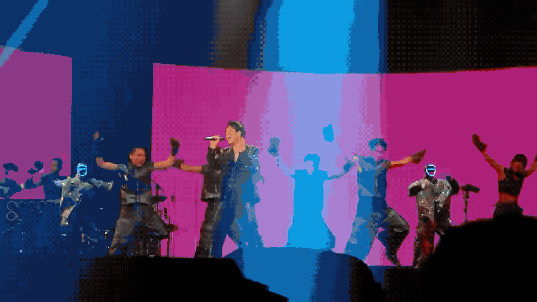 图片[2]-马斯克看呆！ 宇树机器人炸场王力宏演唱会，大秀空翻热舞，4000万海外网友围观-AI Express News