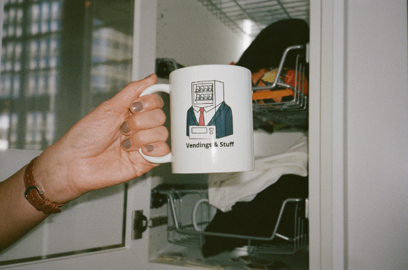 图片[6]-Claude二次创业实录：明面上买PS5搞破产，背地里差点倒卖洋葱去坐牢-AI Express News