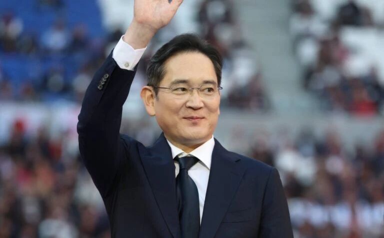 图片[15]-俞敏洪确定东方甄选接班人，19年老将孙进担任；英伟达放风春节前向中国客户交付H200；造谣“B站全面付费观看”之人被行拘丨邦早报-AI Express News