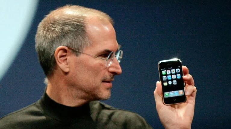 16 年前的今天，乔布斯发布了初代苹果 iPhone__财经头条