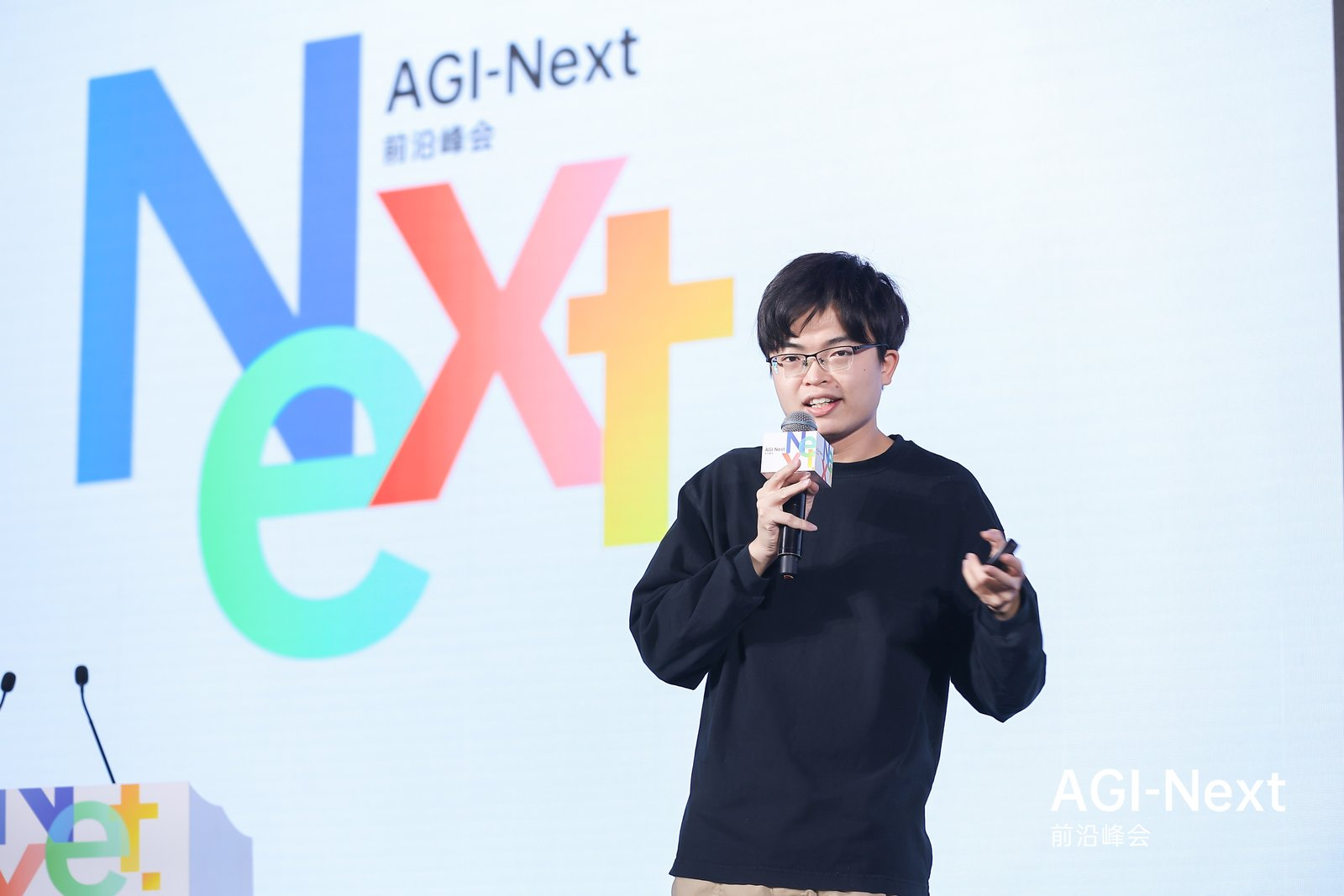 图片[4]-姚顺雨对着唐杰杨植麟林俊旸贴大脸开讲！基模四杰中关村论英雄-AI Express News