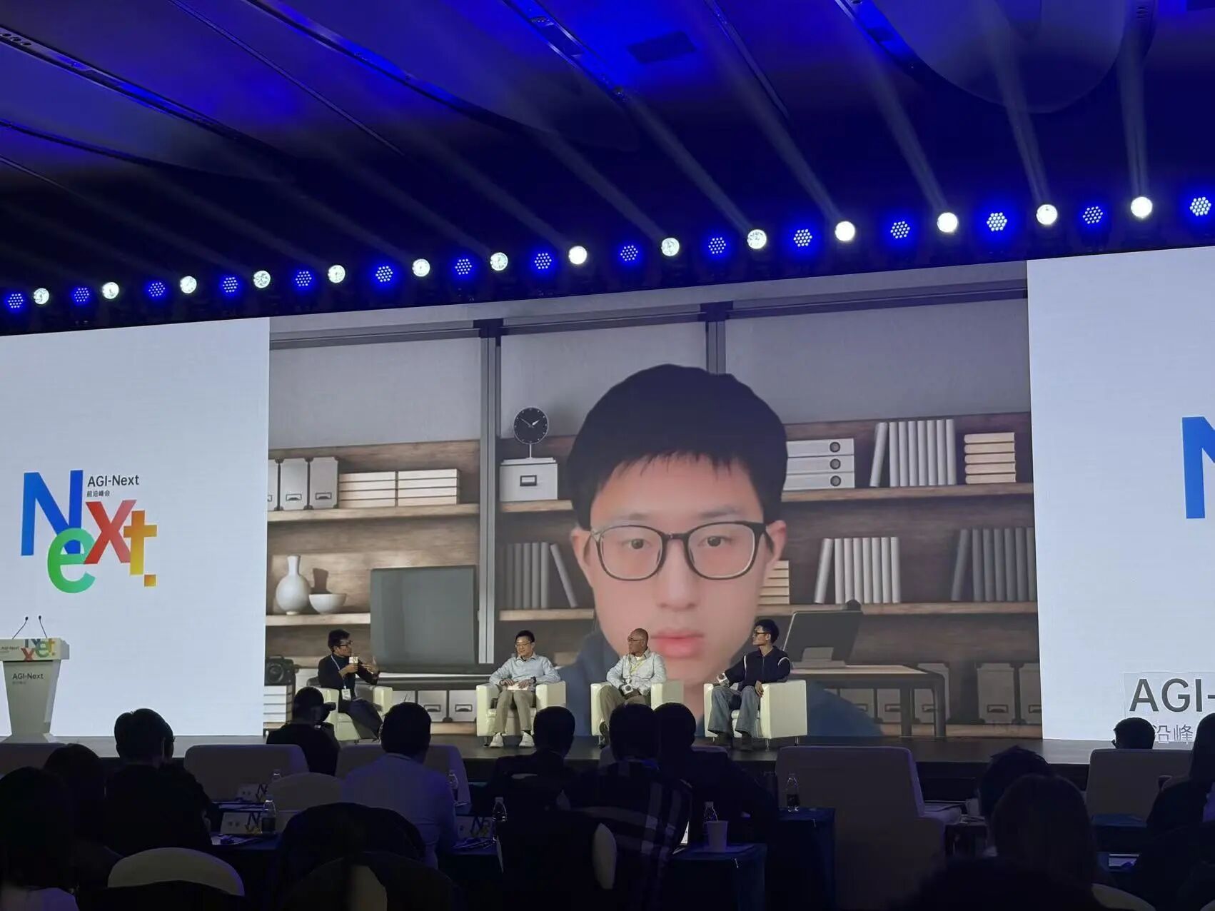 图片[8]-姚顺雨对着唐杰杨植麟林俊旸贴大脸开讲！基模四杰中关村论英雄-AI Express News