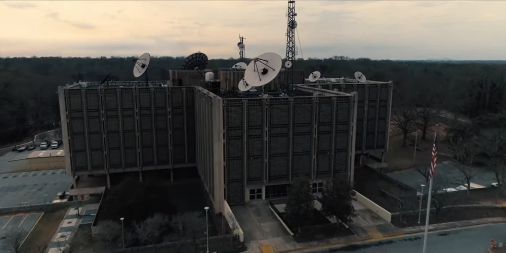 图片[24]-80年代的狂野与未来，都藏在怪奇物语的穿搭里-AI Express News