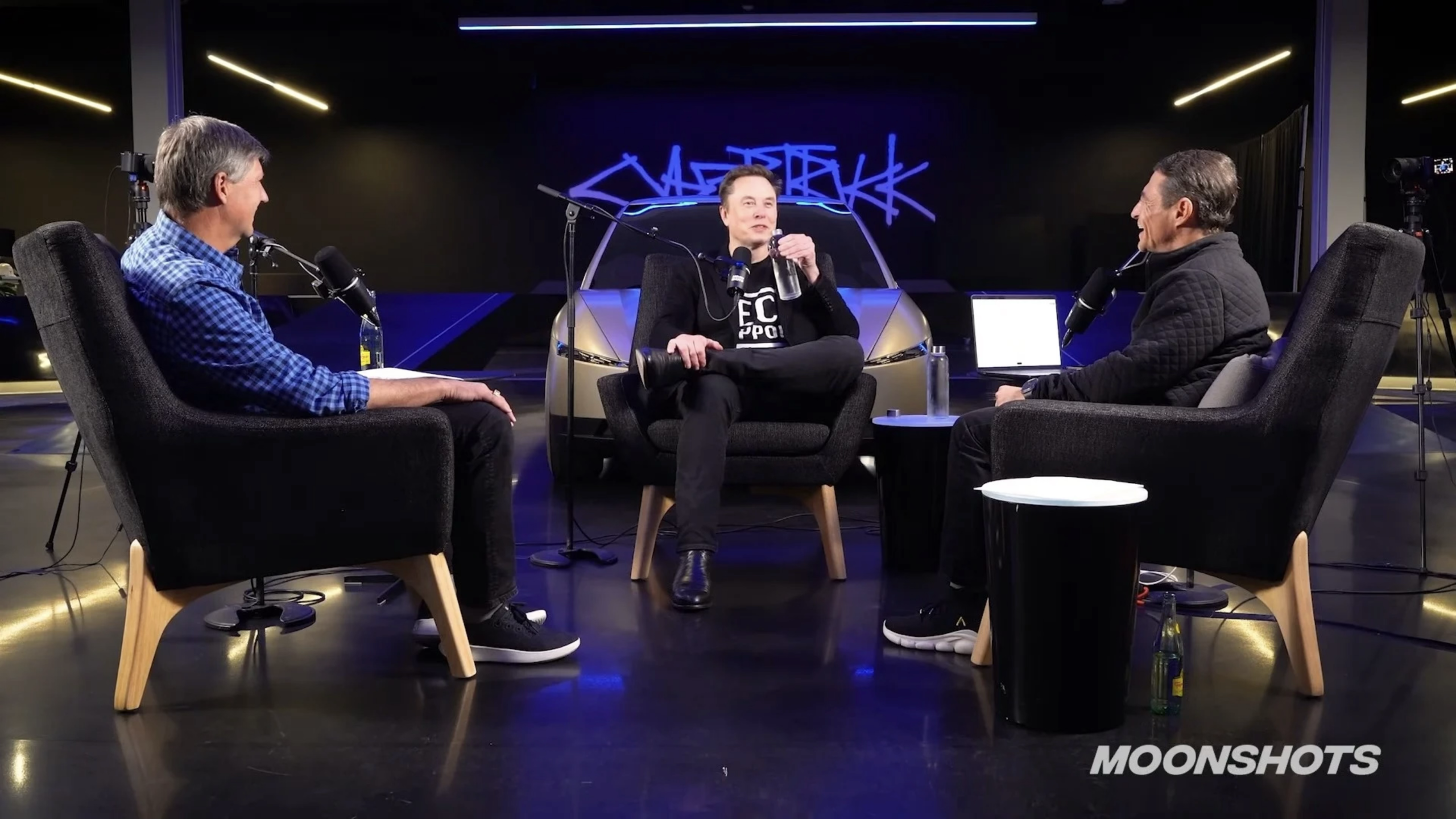 图片[1]-马斯克“闭门”预警：留给旧世界的时间只剩2000天，而中国握着唯一的“王牌”……-AI Express News