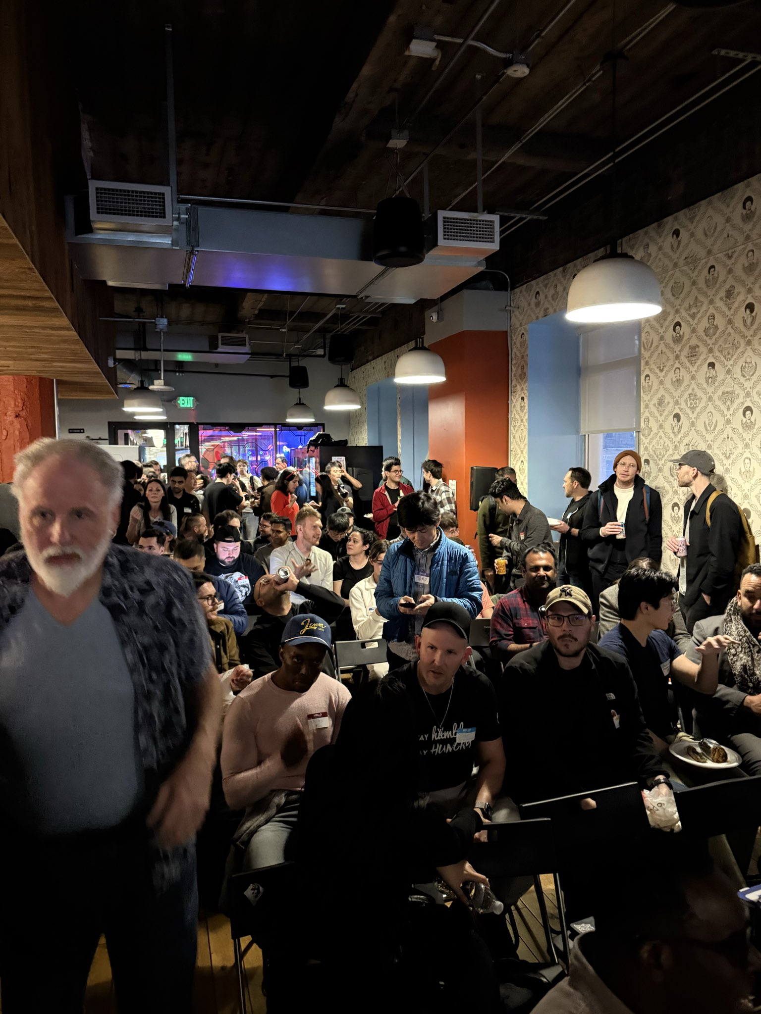 图片[6]-OpenClaw全球首聚，千人挤爆旧金山！龙虾头机器人现场乱逛太炸裂-AI Express News