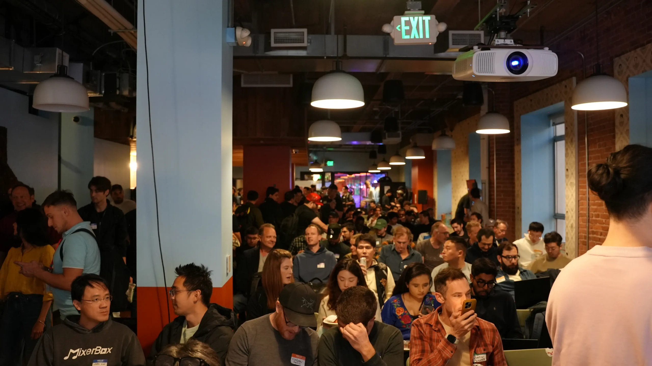 图片[7]-OpenClaw全球首聚，千人挤爆旧金山！龙虾头机器人现场乱逛太炸裂-AI Express News