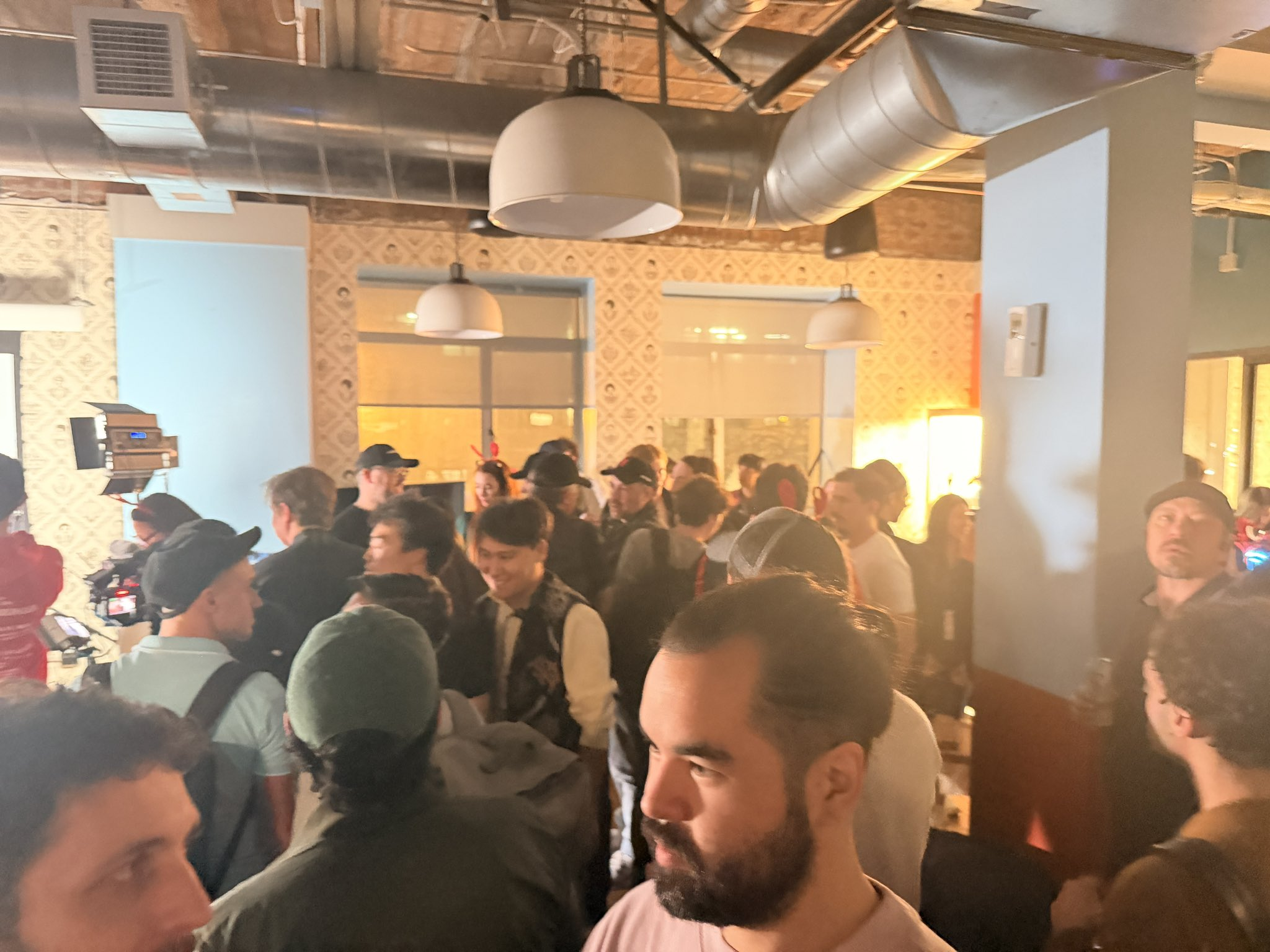 图片[9]-OpenClaw全球首聚，千人挤爆旧金山！龙虾头机器人现场乱逛太炸裂-AI Express News