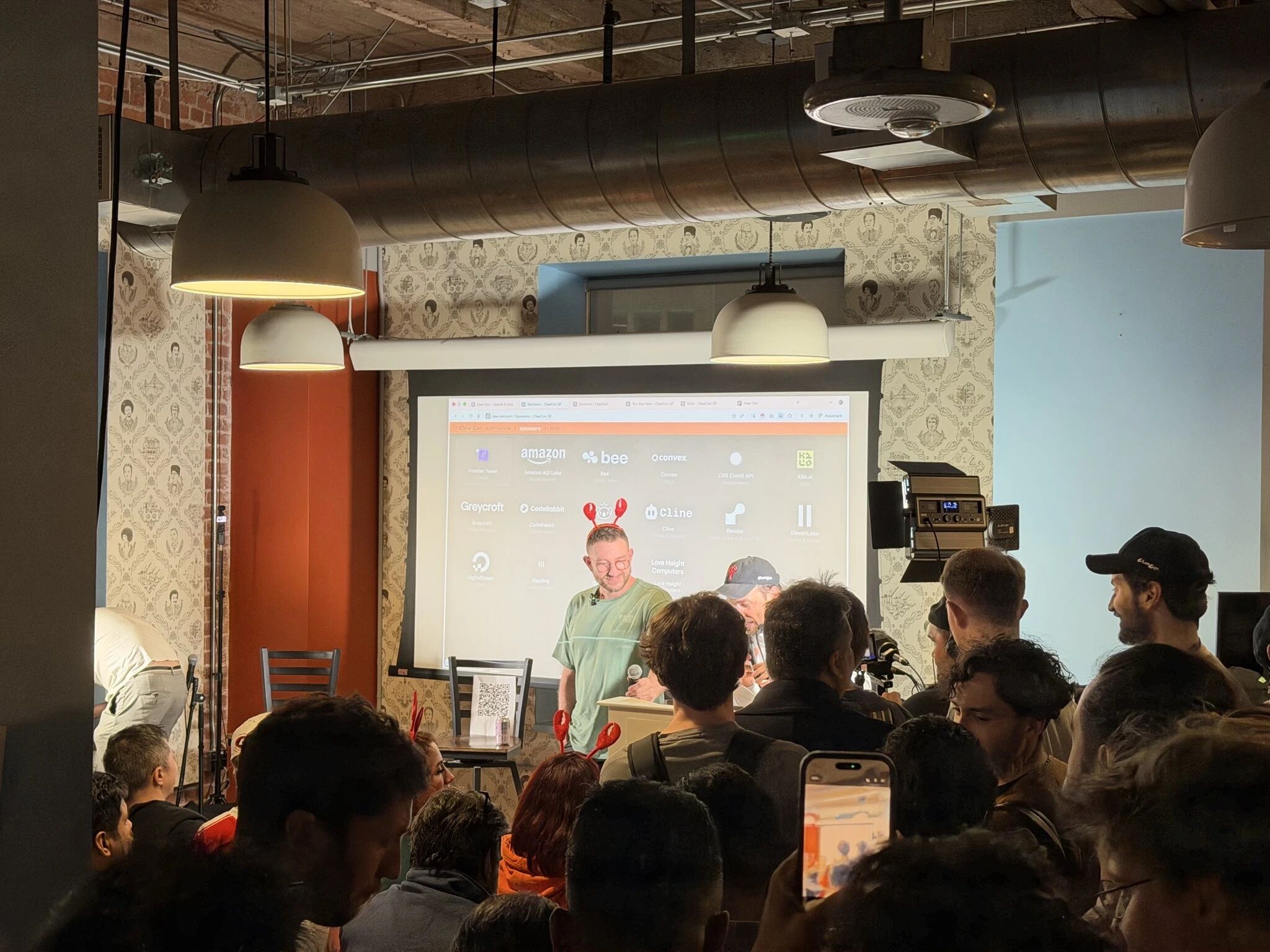 图片[20]-OpenClaw全球首聚，千人挤爆旧金山！龙虾头机器人现场乱逛太炸裂-AI Express News