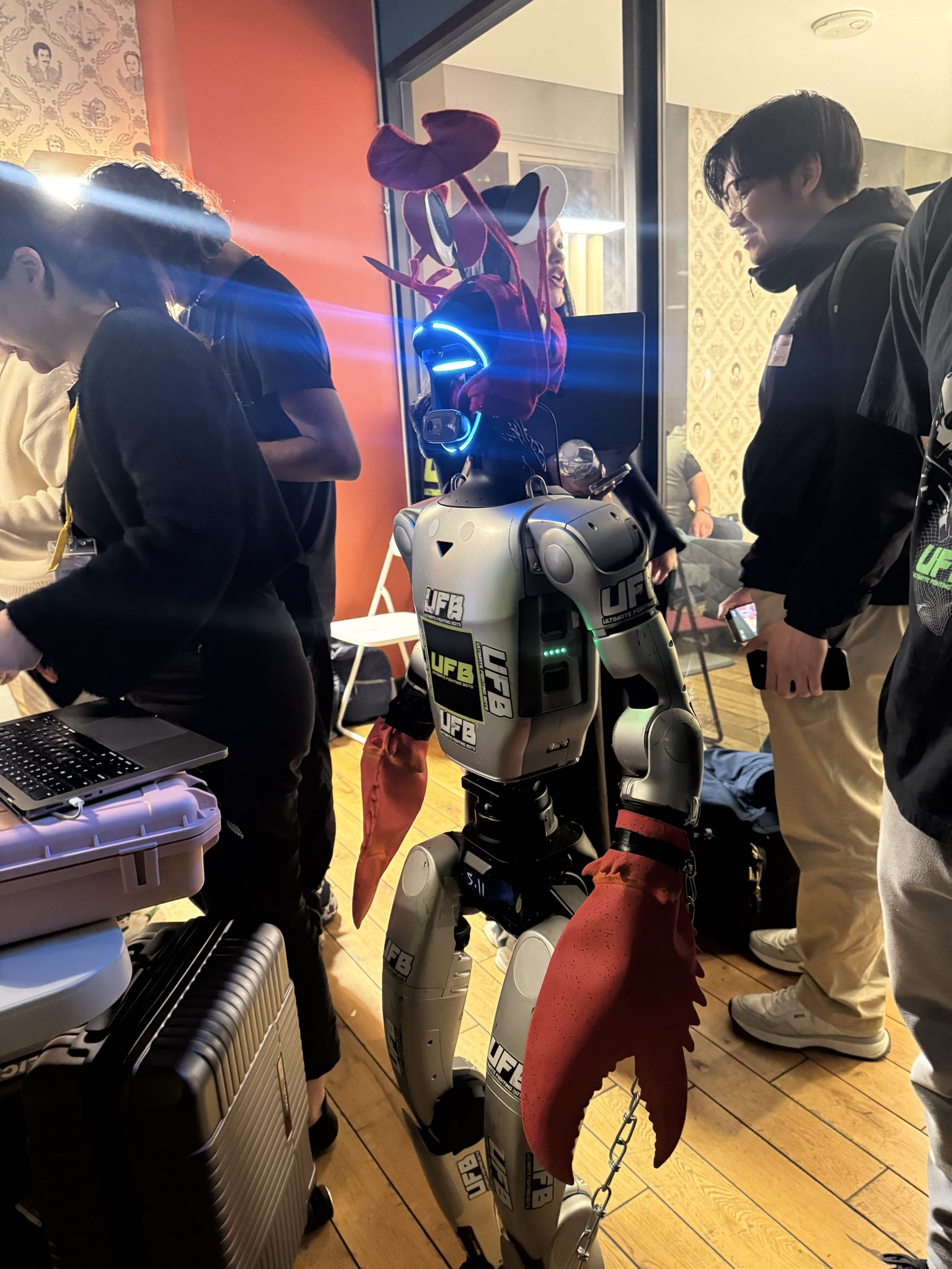 图片[32]-OpenClaw全球首聚，千人挤爆旧金山！龙虾头机器人现场乱逛太炸裂-AI Express News