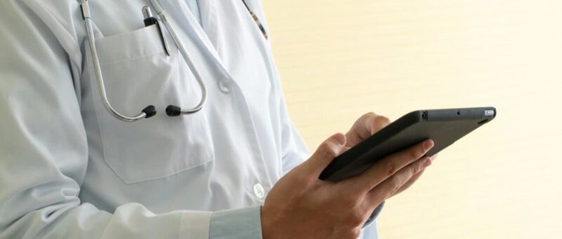 考试满分，实战却“翻车”！《自然·医学》刊文：AI医疗助手为何难以应用？-AI Express News