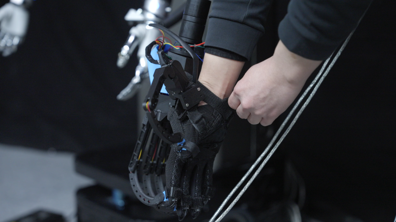 图片[5]-一副手套，干翻硅谷炫技派！中国队杀入战场，狂卷100万小时数据-AI Express News