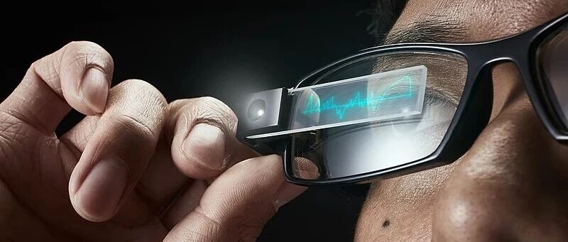 最强年货，华强北 AI 眼镜销量暴涨 80%；传腾讯元宝跌出苹果商店前 10；嫌犯用 GPT 生成暴力场景，OpenAI 报警 | 极客早知道-AI Express News