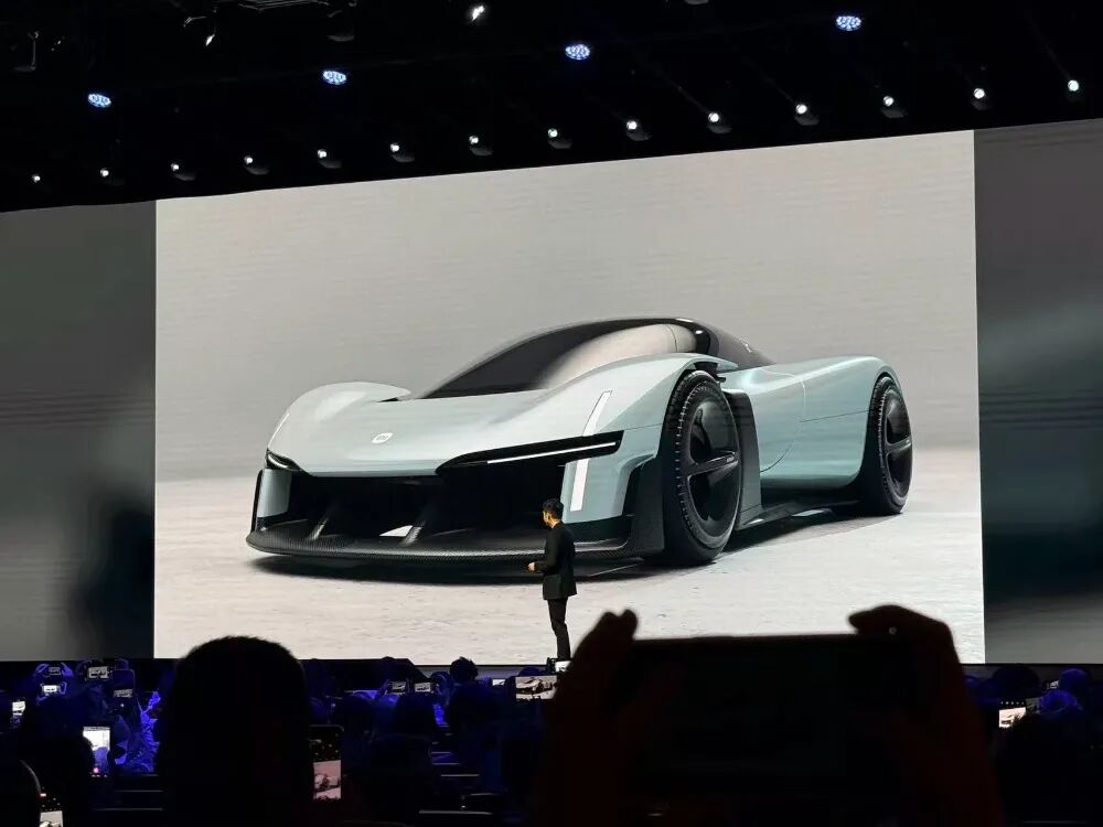 图片[9]-小米巴塞罗那炸场！真徕卡手机1.6万元开卖，VGT超跑等9大新品齐发-AI Express News