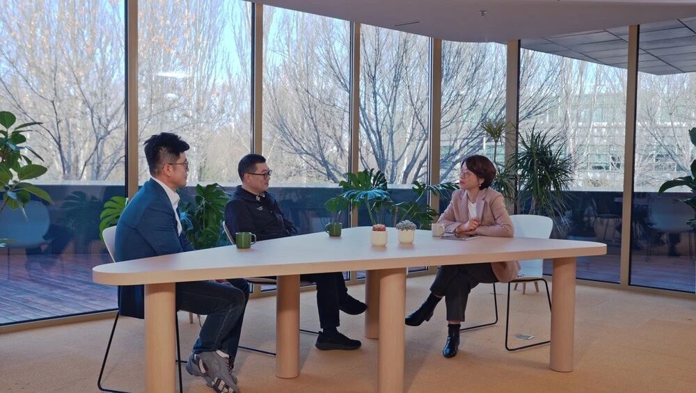 图片[1]-如何迎接AI重塑？美的与伊利各有心得-AI Express News