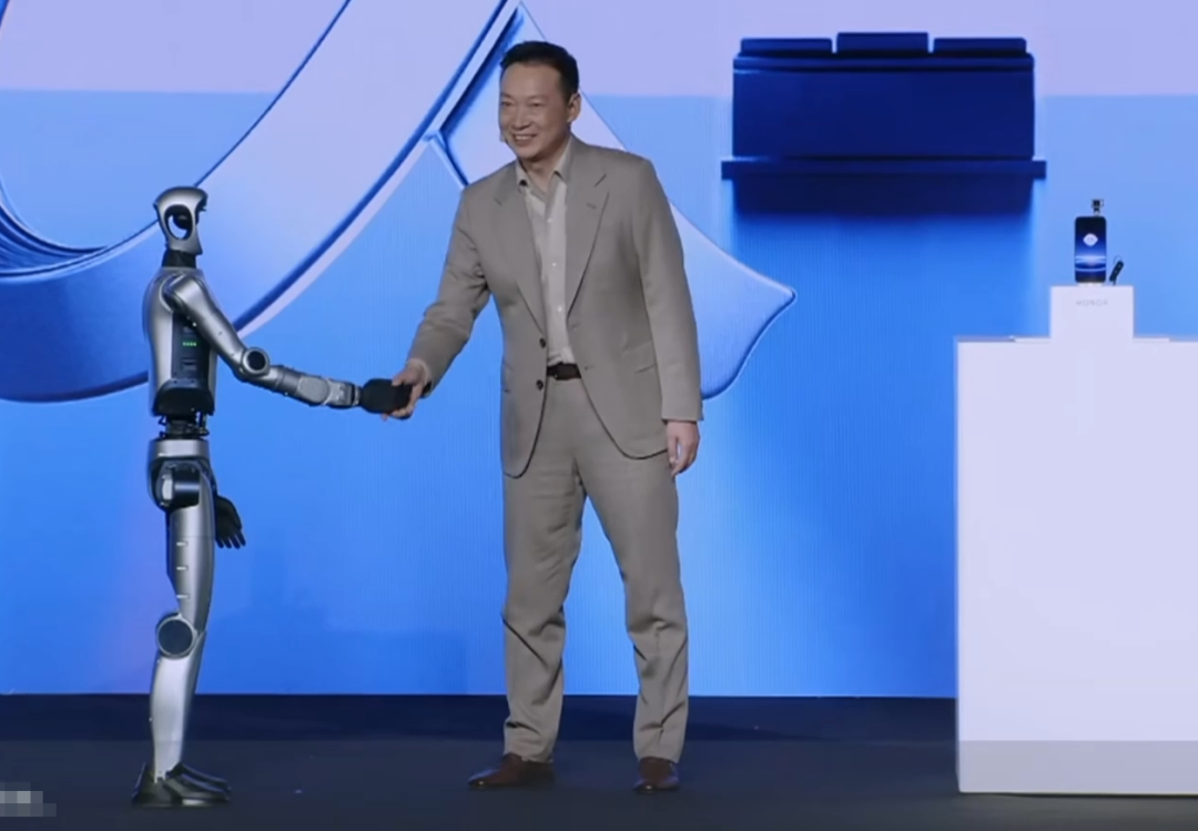 图片[3]-刚刚，荣耀人形机器人热舞亮相欧洲！全球第一个“机器人手机”真机首秀-AI Express News