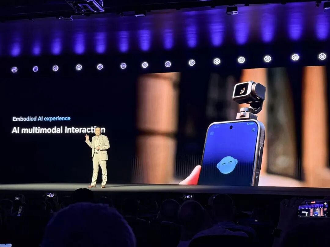 图片[16]-刚刚，荣耀人形机器人热舞亮相欧洲！全球第一个“机器人手机”真机首秀-AI Express News