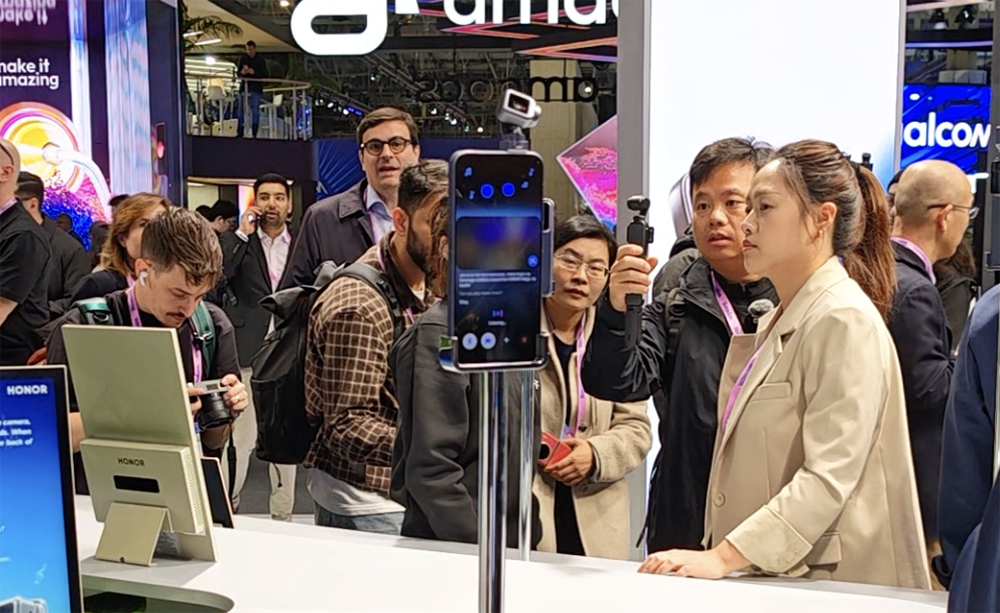 图片[5]-中国科技军火轰向MWC！豆包千问硬控老外，手机新物种炸场，6G真要来了-AI Express News