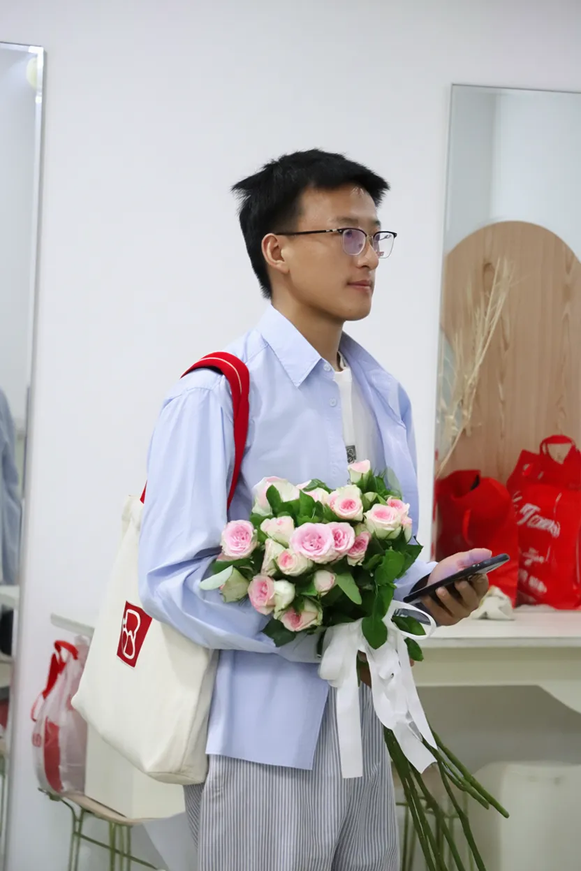 图片[32]-史诗级更新！小红书图像编辑FireRed-Image-Edit v1.1发布：OOTD元素融合、人像一致性大幅提升，社区友好拉满-AI Express News