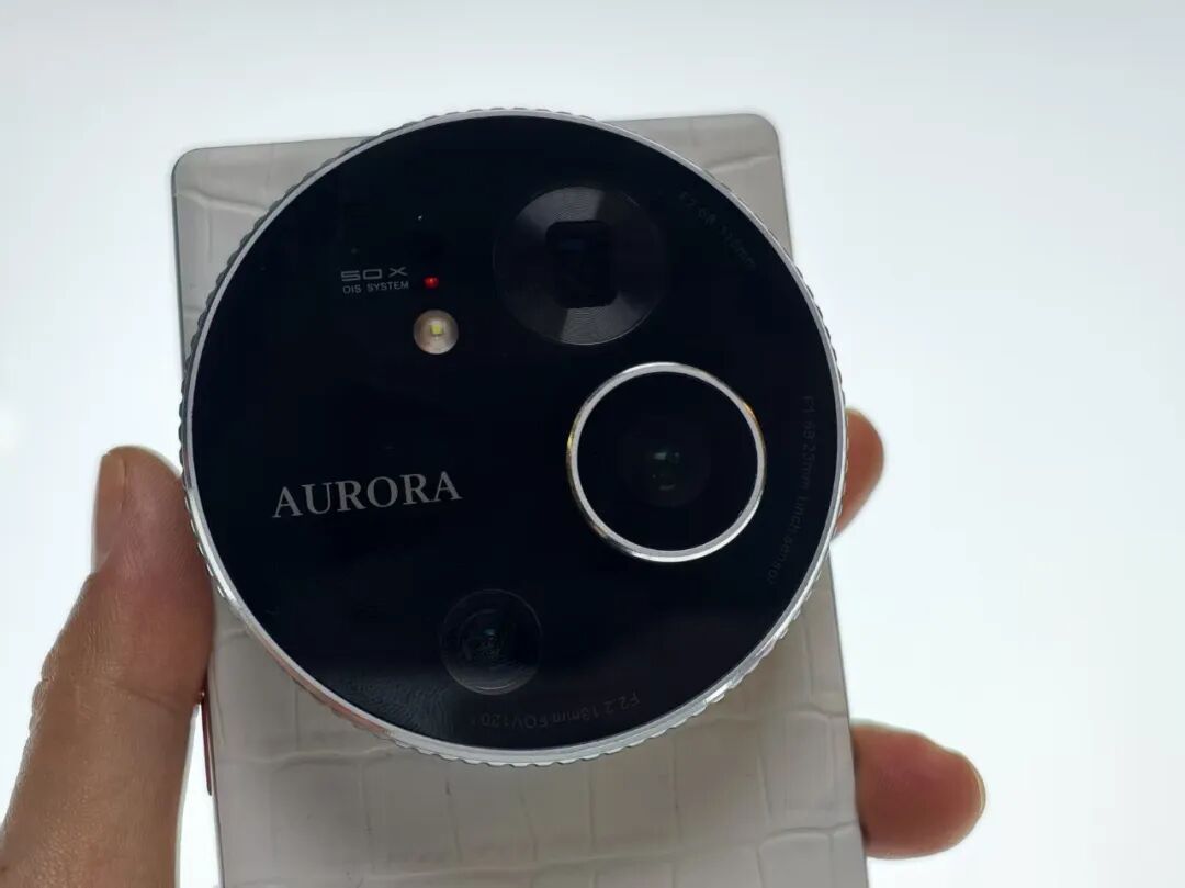 图片[7]-暴走两万步逛遍中国版CES！AI养龙虾、人形机器人火爆，追觅手机上手-AI Express News