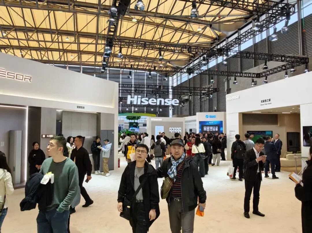 图片[14]-暴走两万步逛遍中国版CES！AI养龙虾、人形机器人火爆，追觅手机上手-AI Express News