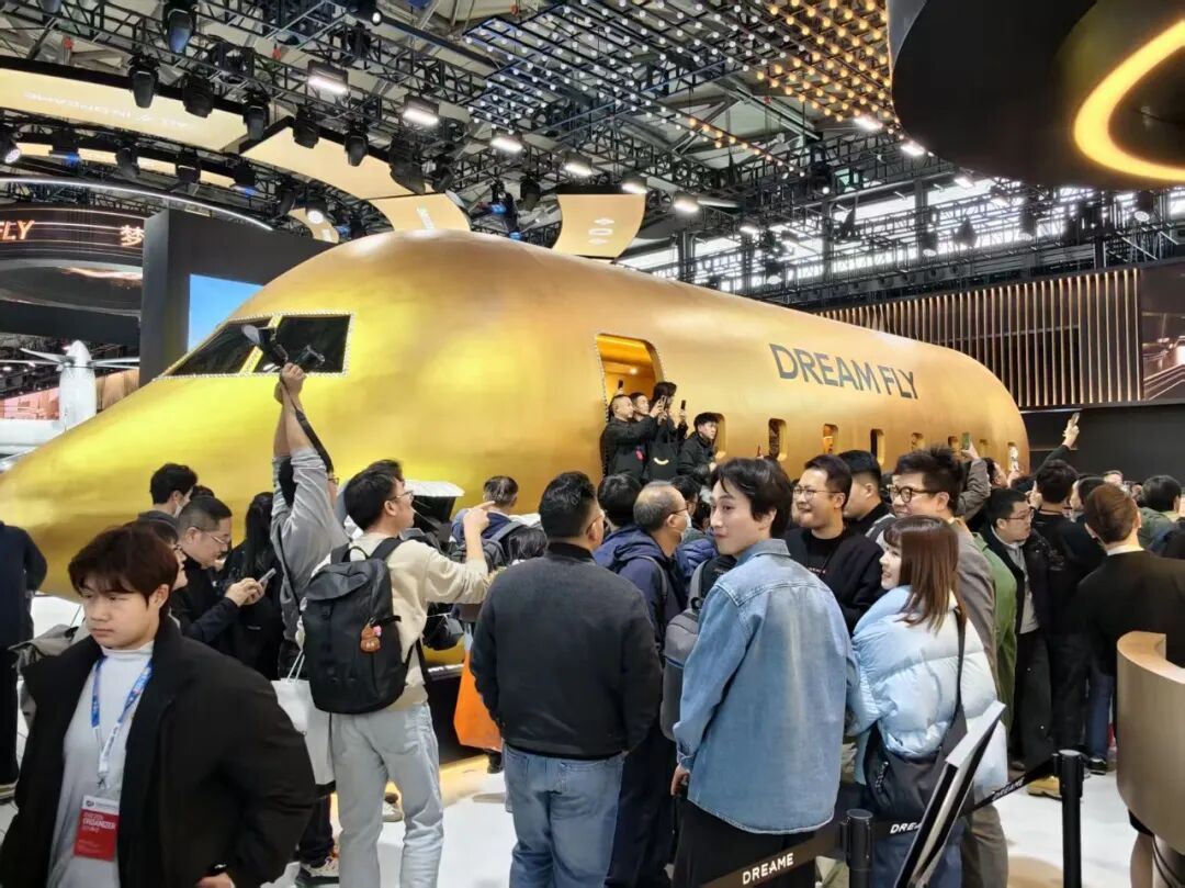 图片[24]-暴走两万步逛遍中国版CES！AI养龙虾、人形机器人火爆，追觅手机上手-AI Express News