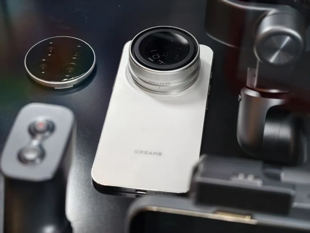 图片[26]-暴走两万步逛遍中国版CES！AI养龙虾、人形机器人火爆，追觅手机上手-AI Express News