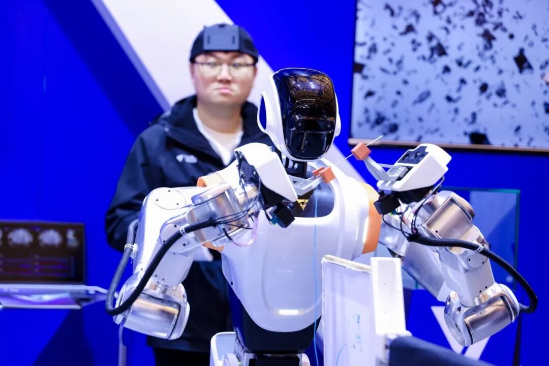 图片[33]-暴走两万步逛遍中国版CES！AI养龙虾、人形机器人火爆，追觅手机上手-AI Express News