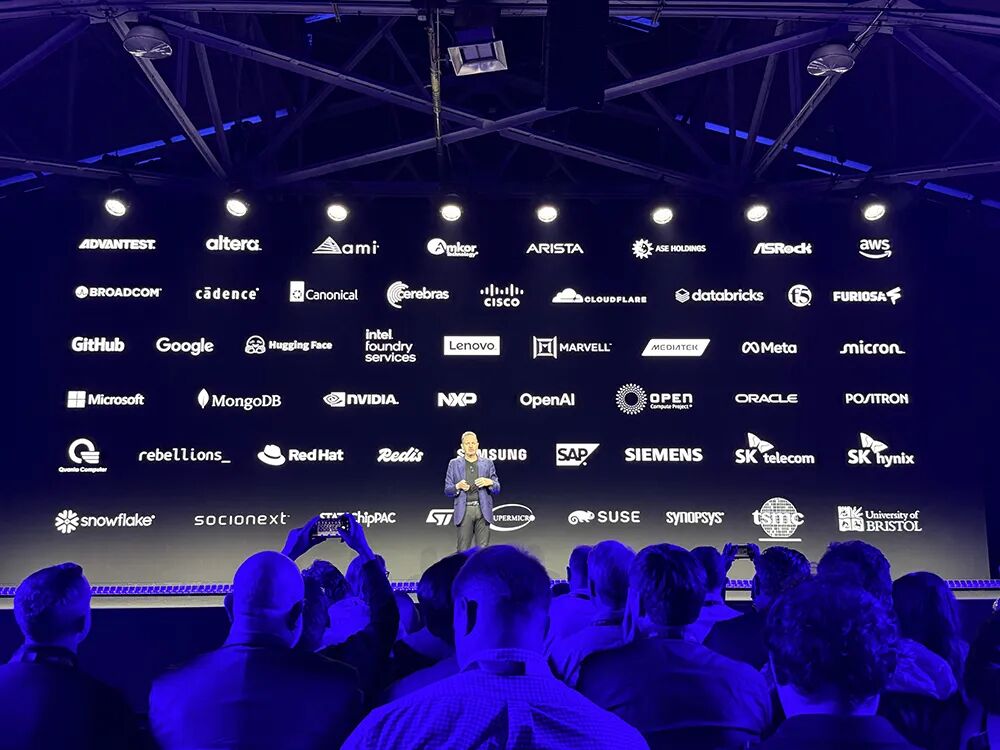 图片[28]-起猛了！Arm推出首个自研CPU，黄仁勋贴大脸发言-AI Express News