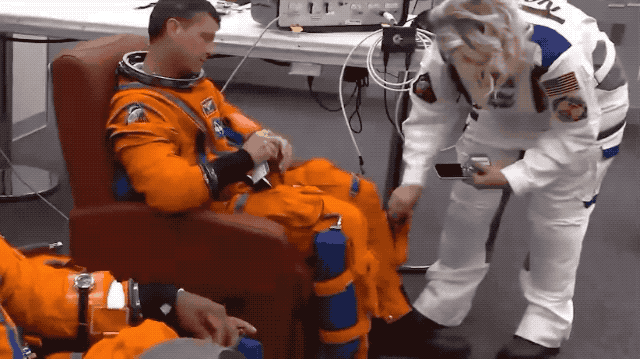 图片[8]-人类重返月球第一张自拍，shot on iPhone-AI Express News